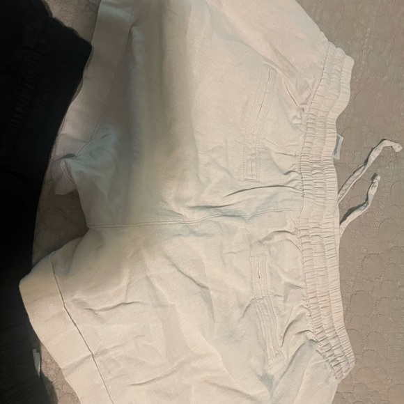 Women’s Oldnavy shorts size medium - Picture 2 of 4